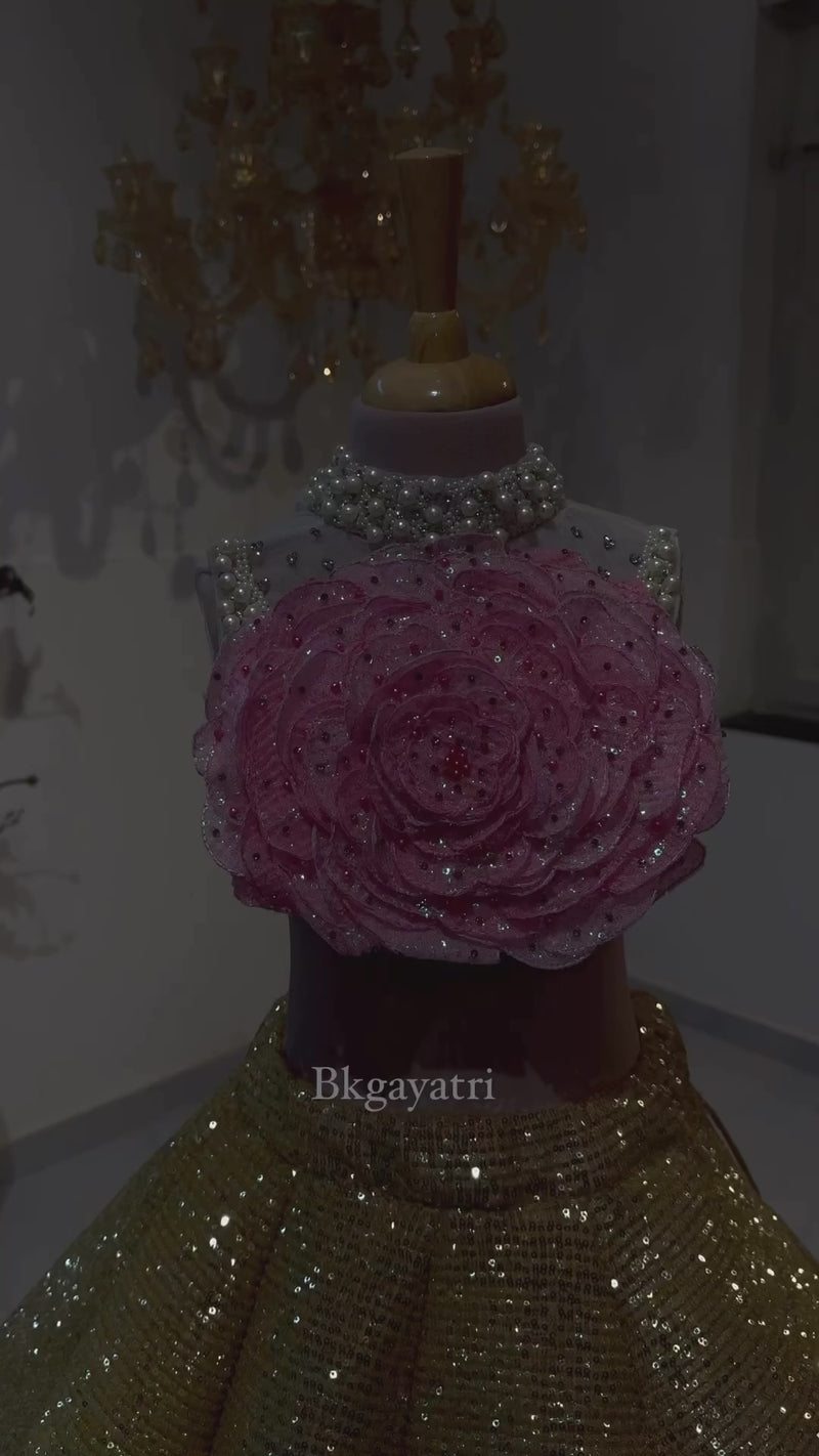 Klassische goldene Rose Lehenga