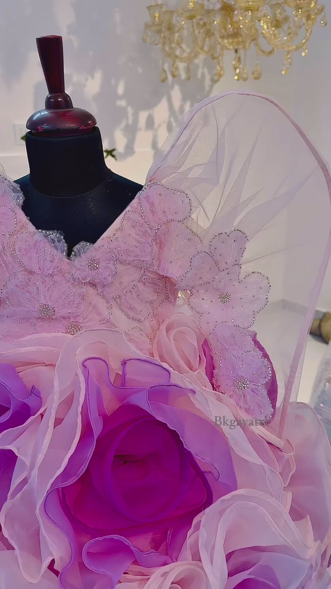 Strukturiertes Blumenkleid
